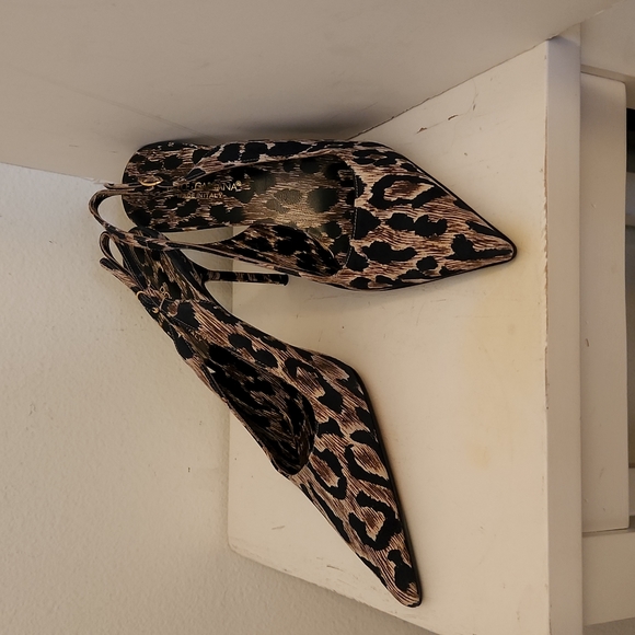 ♤ Dolce & Gabbana Leopard Print Heels - Picture 1 of 6